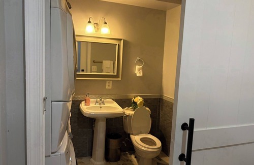 Northwest Hotel | The Elegant Spring House Loft