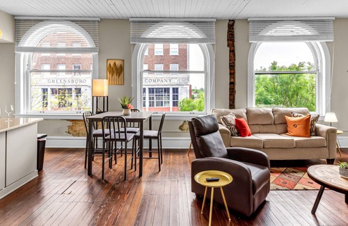 Downtown Greensboro Condo | The Elm St Suite - Downtown Condo