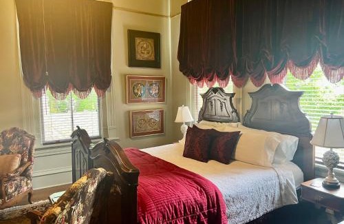 East of Broadway Bed & Breakfast | The Empress of Little Rock