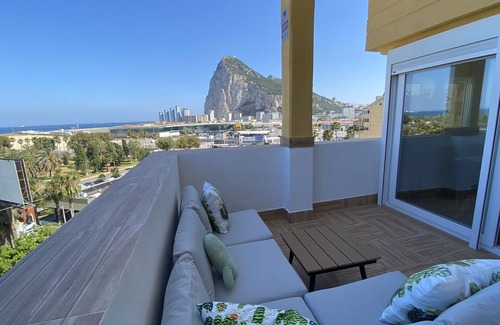 La Linea de la Concepcion Apartment | THE ROCK VIEWS APARTMENTS 1 1 min walk from the border with Gibraltar
