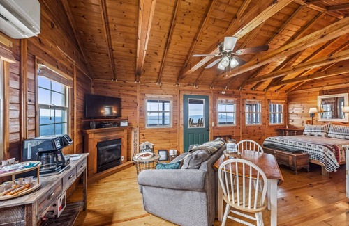 Valley Head Cabin | The Escape-views of 3 states w/hot tub