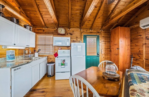 Valley Head Cabin | The Escape-views of 3 states w/hot tub