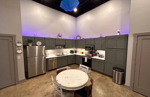 Gadsden Apartment | … The F r i e n d s Experience …