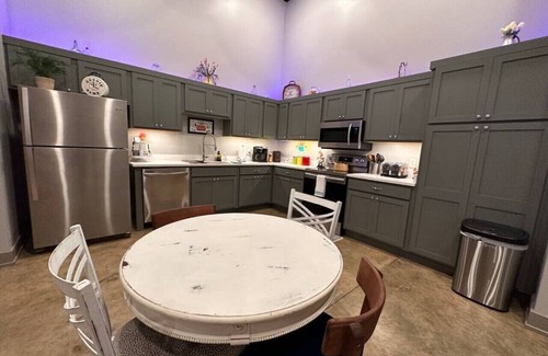 Gadsden Apartment | … The F r i e n d s Experience …