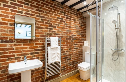 Fincham Hotel | The Farmhouse at Fincham