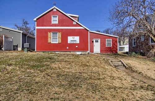 Hermann House | The Farmhouse Inn: 3 bed, 3.5 whole house rental