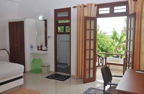 Aturuwella House | The Fence