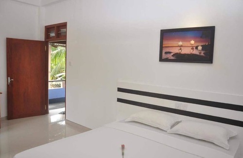 Aturuwella House | The Fence