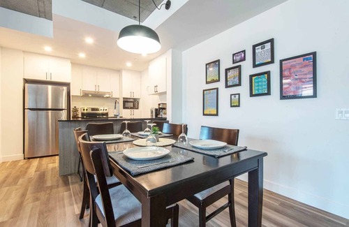 Saint-Roch Apartment | The FEQ Lodge (with rooftop pool and gym)