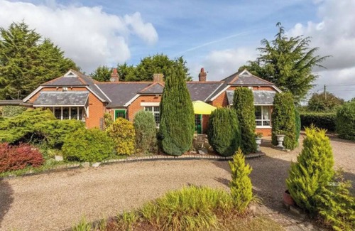 Halvergate House | The Fieldhouse: Rural quiet, central to everything the Norfolk Broads Offers