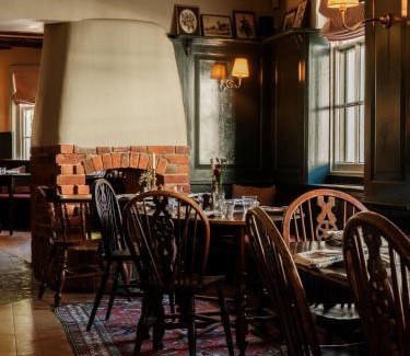 Cranborne Hotel | The Fleur de Lys