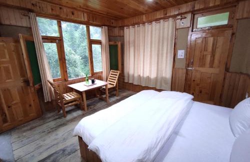 Shoja Hotel | The Forest Pinnacle and Café, Jibhi