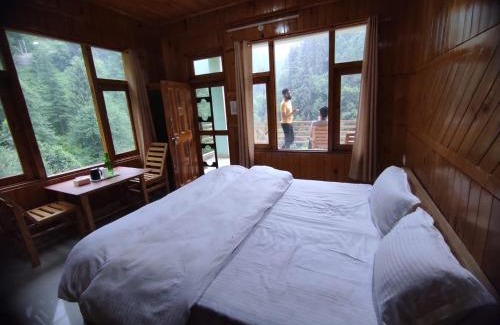 Shoja Hotel | The Forest Pinnacle and Café, Jibhi