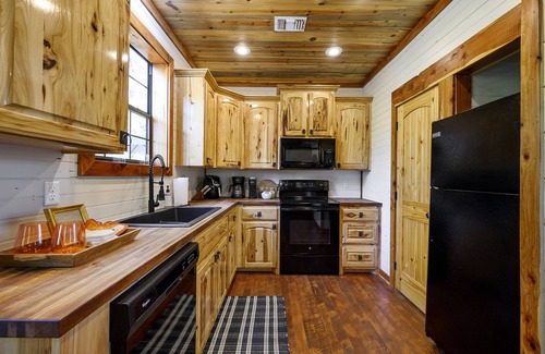 Broken Bow House | The Fox Hole: Minutes to Beavers Bend, Broken Bow Lake & Hochatown
