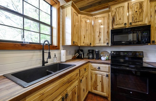 Broken Bow House | The Fox Hole: Minutes to Beavers Bend, Broken Bow Lake & Hochatown