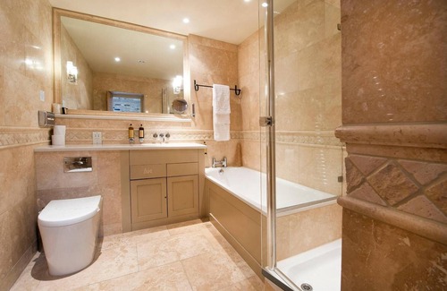 Bury St Edmunds Hotel | The Fox Inn by Greene King Inns