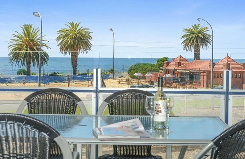 Victor Harbor Apartment | The Frontage Resort-Style Apartment
