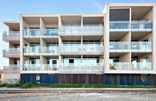 Victor Harbor Apartment | The Frontage Resort-Style Apartment