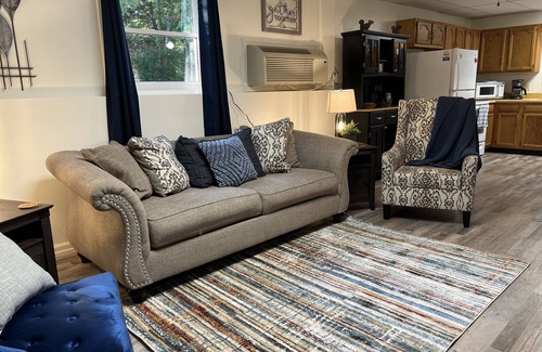 Cadiz Apartment | The Fuzziesquirel1 2 bdrm, Boat Parking, Near LBL Lakes & Beach