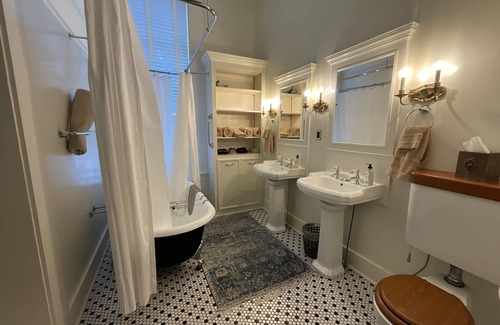 Wayside Bed & Breakfast | The Garden Suite - Double Queen Ground Floor Suite at The Belmont 1857