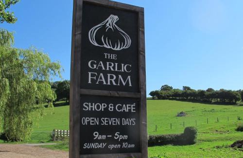 Sandown House | The Garlic Farm