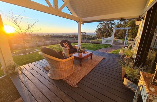 Trafalgar East Cottage | The Gatehouse.nnA luxurious countryside getaway, somewhere to relax, unwind.