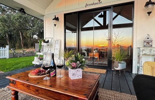 Trafalgar East Cottage | The Gatehouse.nnA luxurious countryside getaway, somewhere to relax, unwind.