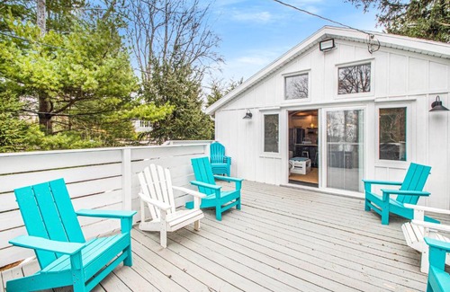 Lakeside House | The Gatehouse on Orchard Beach