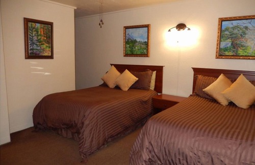 Three Rivers Hotel | The Gateway Restaurant & Lodge