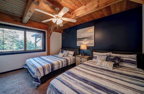 O'Brien Cabin | The Gathering Place at Shasta Lake! Sleeps 24!