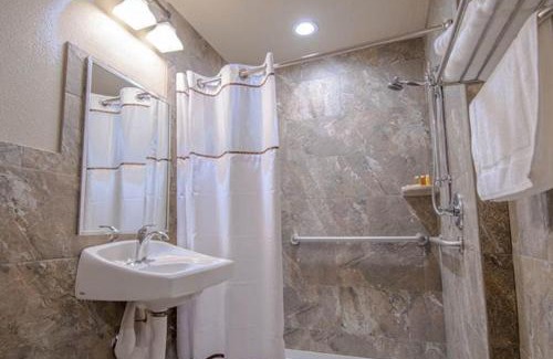 Dunnellon Hotel | The Gator Den