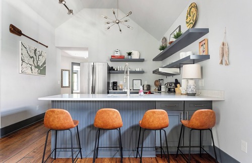 Radcliffeborough Apartment | The Gemstone Suites | Only 2 Blocks to King!