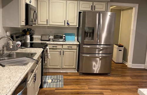 Raintree House | The Geode, Cheerful, serene Jewelry box , 4 br, 2.5 bath, breathtaking views