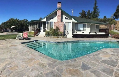 North Lakeport House | The Get-Away: Views from ABOVE the Lake!