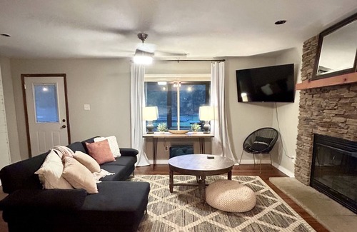 Crane Hill Cabin | The Glennadair on Smith Lake