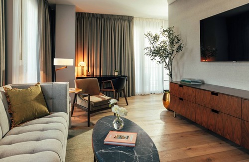 Camelback East Hotel | The Global Ambassador