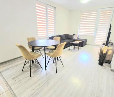 rayon Triaditsa Apartment | The Golden Mail View