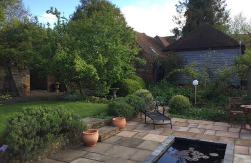 Etchinghill Apartment | The Granary at Palm Tree House in S.E. Kent