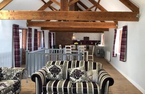 Cottingham House | The Granary, Wolds Way Holiday Cottages, spacious 3 bed cottage