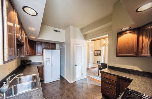 Lowertown Arts District Apartment | The Grand Apartment: A Historical Paducah Gem