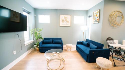 Near Northeast House | The Grand DC Stay with Deck and Parking
