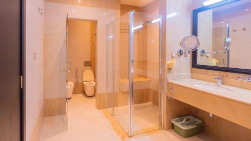 Al Hamra Village Apartment | The Grand Hamra Stay by Hala Holiday Homes