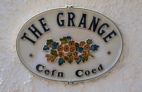 Merthyr Tydfil House | The Grange Guesthouse, Cefn-Coed