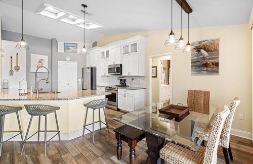 Apollo Beach House | The Gray Dolphin at Casa de Kingston — Waterfront Oasis in Apollo Beach