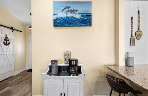Apollo Beach House | The Gray Dolphin at Casa de Kingston — Waterfront Oasis in Apollo Beach