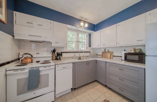 Rolla Cottage | The Green Acres Cottage - Charming 2 Bedroom near S&T and Acorn Trail in Rolla.