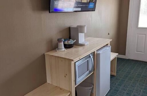 Munising Hotel | The Greenland Motel - Room No. 7