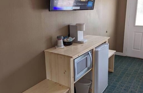 Munising Hotel | The Greenland Motel - Room No.2