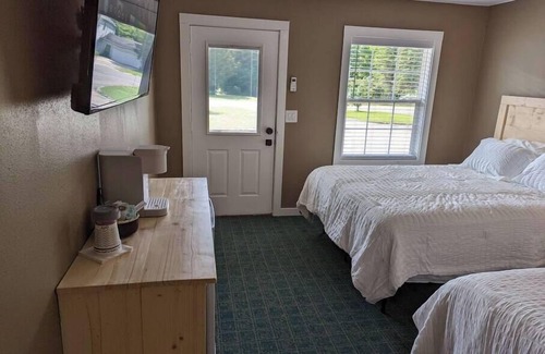 Munising Hotel | The Greenland Motel - Room No. 6