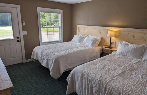 Munising Hotel | The Greenland Motel - Room No. 6